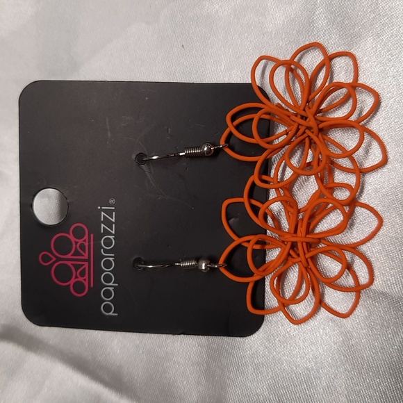 Paparazzi Earrings bundle 5 for $30 or 1 for $10 - Picture 2 of 3